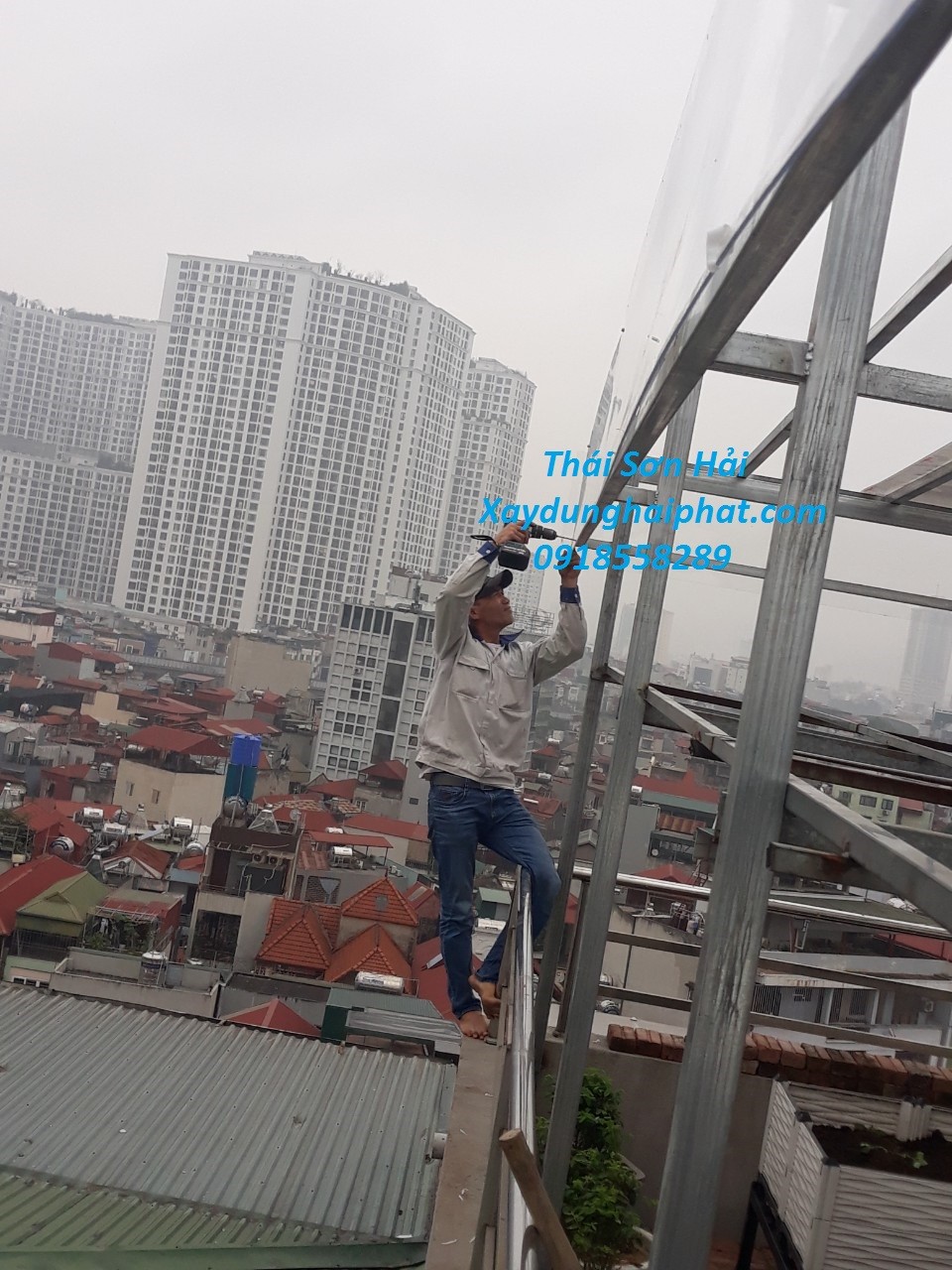 thi-cong-mai-mhua-lay-sang-lam-mai-che-tam-lop-poly-o-hn-2