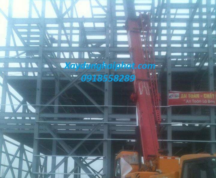 thi-cong-nha-khung-sat-gac-lung-lam-mai-ton-cac-loai-tai-hn-1
