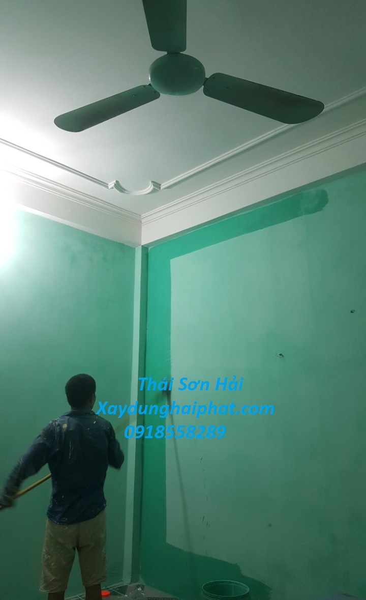 tho-cai-tao-son-nha-cu-chong-tham-son-lai-nha-cu-gia-re-o-HN-1