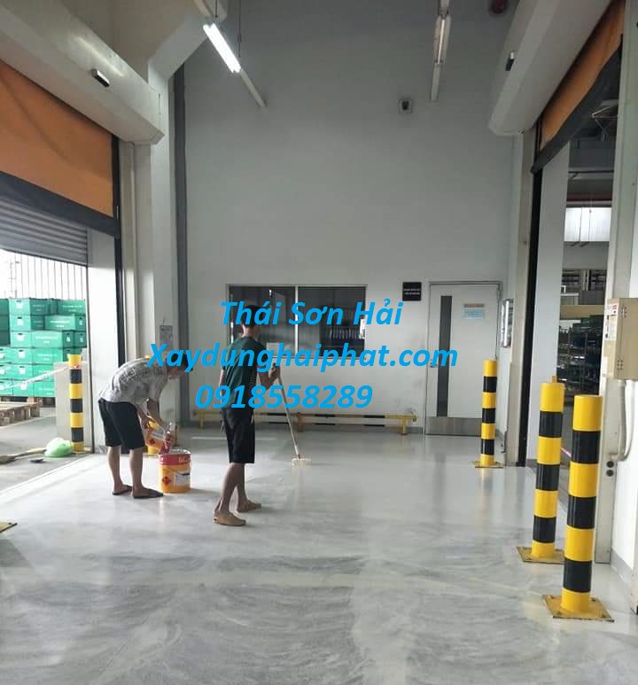 tho-cai-tao-son-nha-cu-chong-tham-son-lai-nha-cu-gia-re-o-HN-2