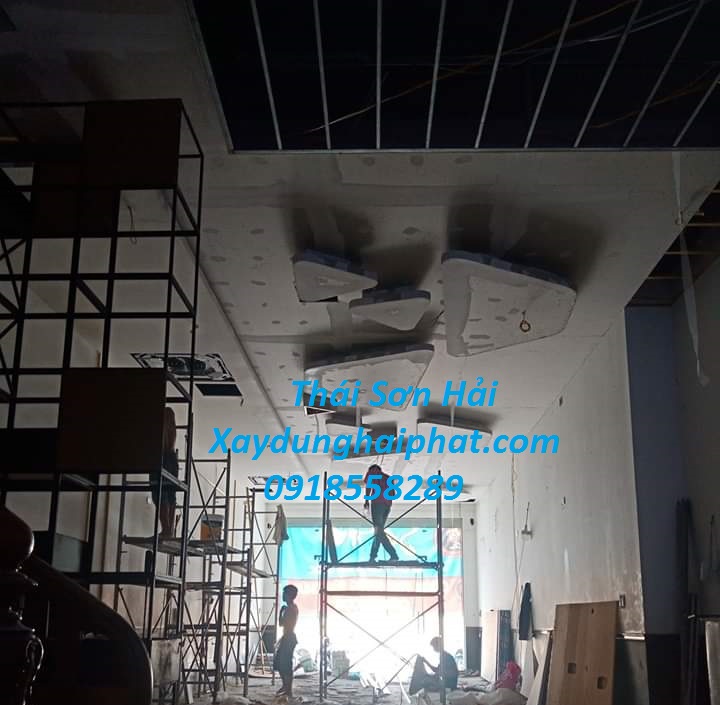 tho-cai-tao-son-nha-cu-chong-tham-son-lai-nha-cu-gia-re-o-HN-5