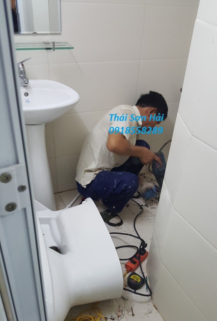 tho-chong-tham-WC-cu-xu-ly-chong-tham-nha-ve-sinh-cu-tai-hoang-mai-1