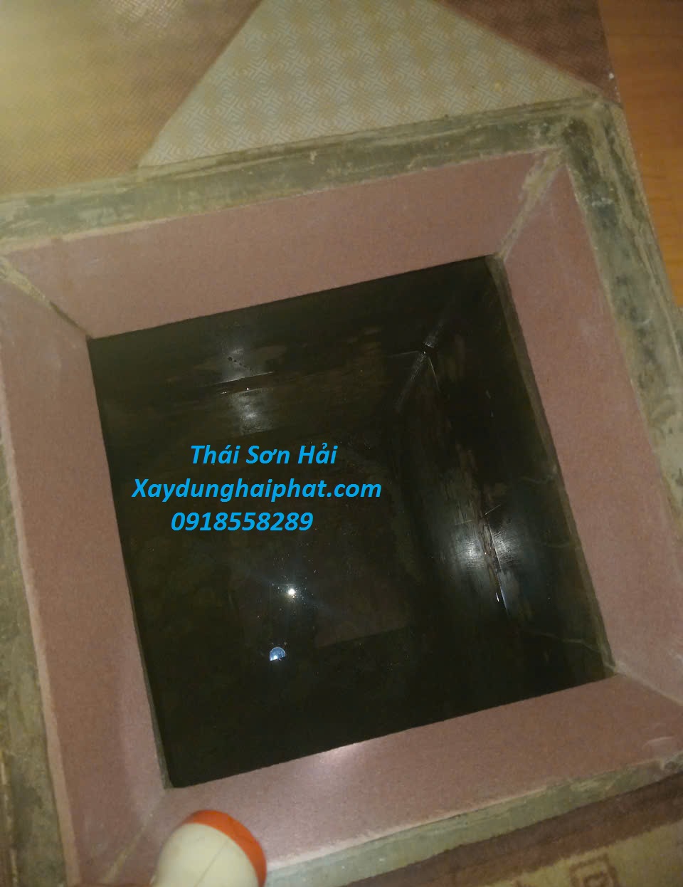 tho-chong-tham-be-nuoc-nha-dan-sua-be-nuoc-ngam-bi-nut-tai-HN-2