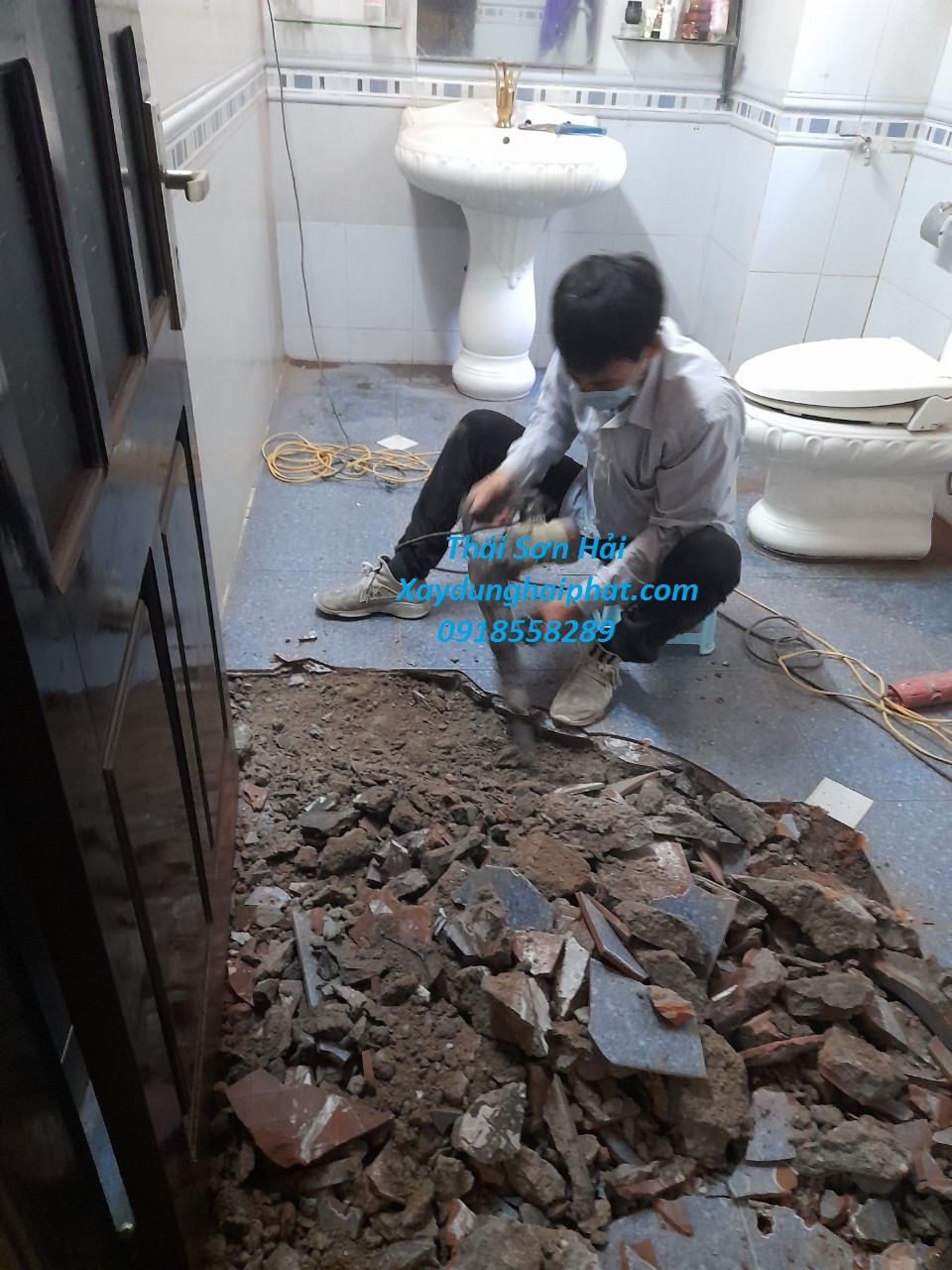 tho-chong-tham-nha-ve-sinh-cu-cai-tao-nha-tam-cu-ha-noi-chuyen-nghiep-1
