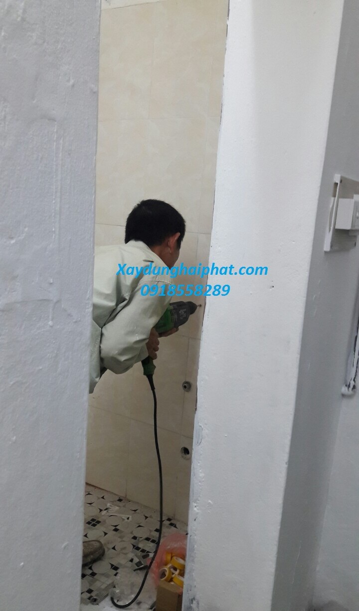 tho-chong-tham-ong-xuyen-san-nha-tam-nha-ve-sinh-san-thuong-o-hn-2