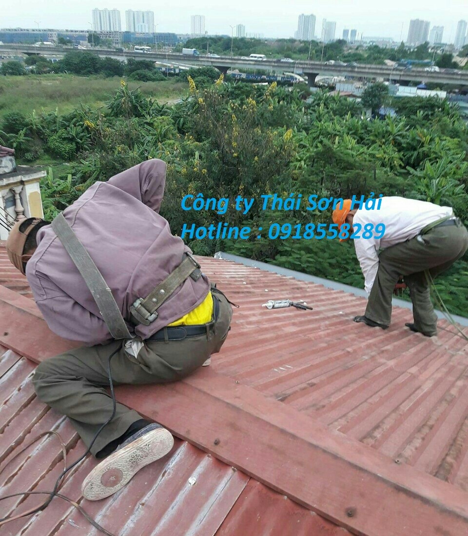 tho-chuyen-gia-co-lap-dat-sua-chua-mai-ton-cu-gia-re-nhat-quan-cau-giay-1