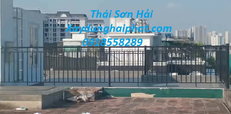tho-co-khi-lam-cau-thang-sat-tai-nha-lam-lan-can-sat-tai-Ha-Noi-8