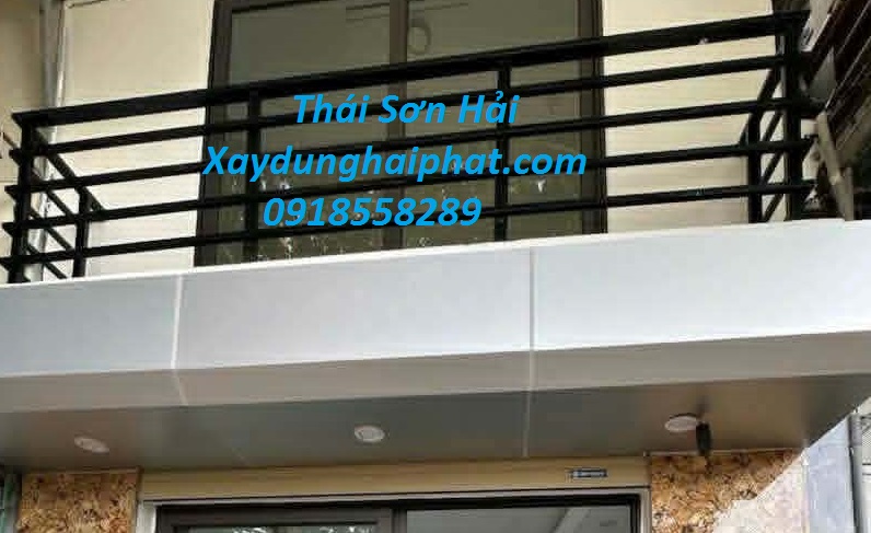 tho-co-khi-lam-cau-thang-sat-tai-nha-lam-lan-can-sat-tai-Ha-Noi-9
