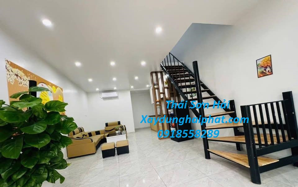 tho-co-khi-lam-lan-can-sat-lam-cau-thang-sat-tai-Thanh-Xuan-6