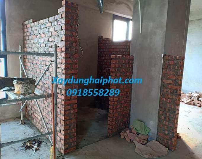 tho-duc-gach-nen-nha-cu-doc-tuong-cu-trat-lai-tai-hn-4