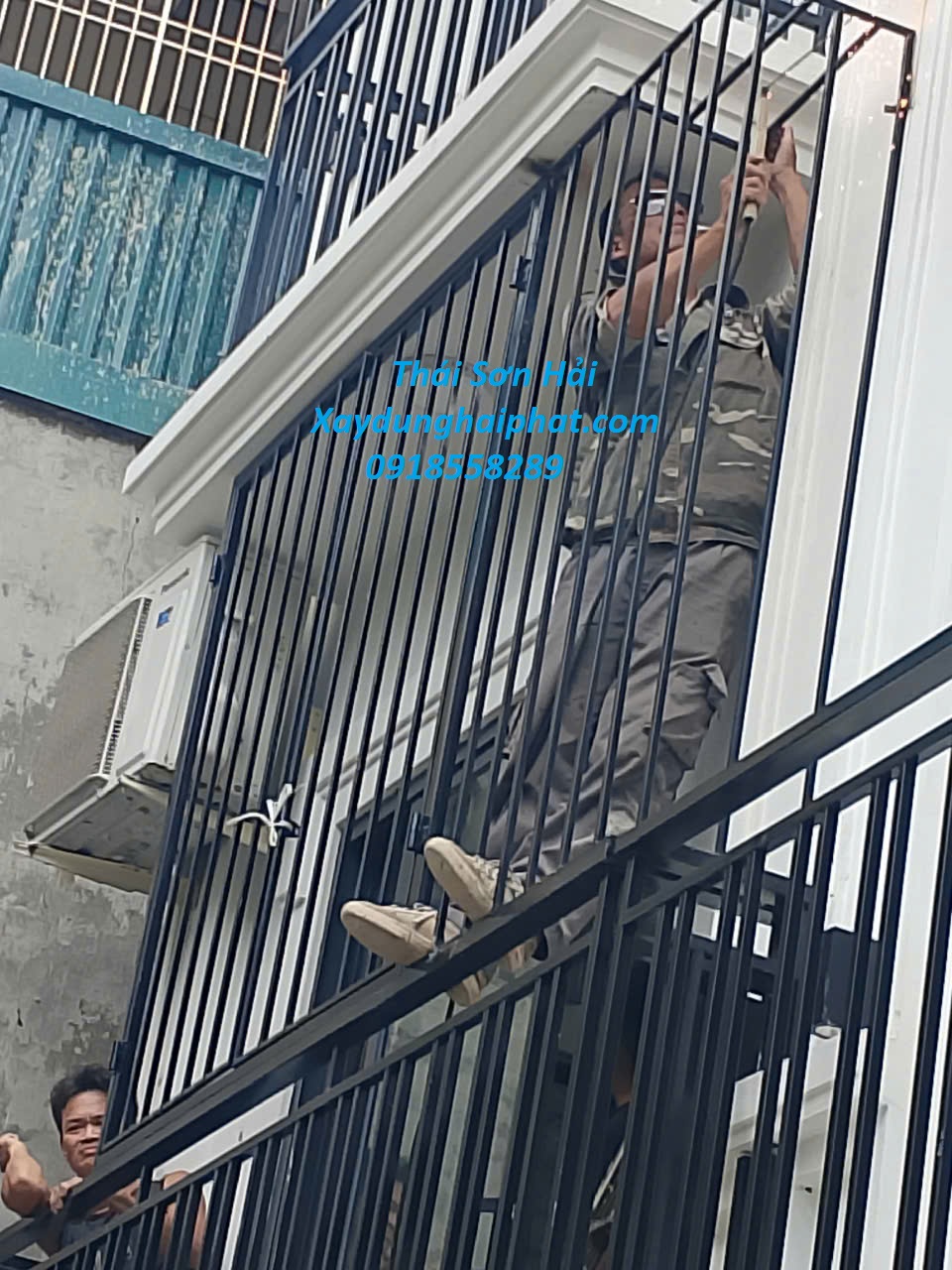 tho-han-khung-bao-ve-chuong-cop-thep-hop-ma-kem-o-HN-2