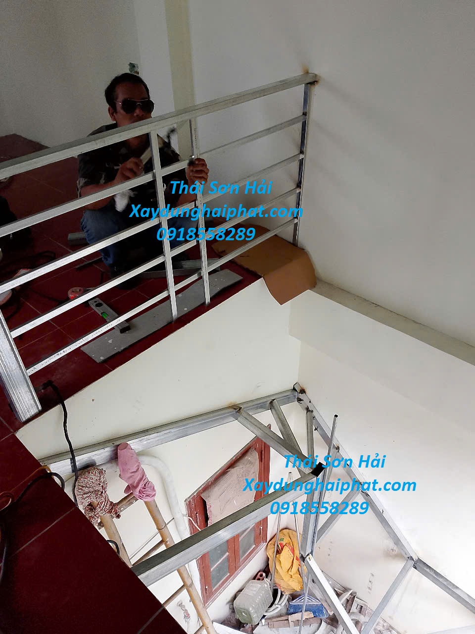 tho-lam-cau-thang-sat-chat-luong-lam-cau-thang-sat-ben-dep-tai-Ha-Noi-2