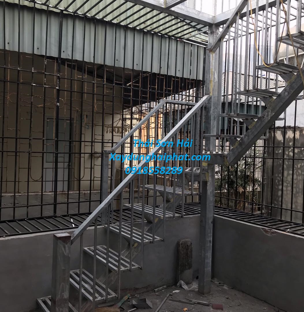 tho-lam-cau-thang-sat-chat-luong-lam-cau-thang-sat-ben-dep-tai-Ha-Noi-5