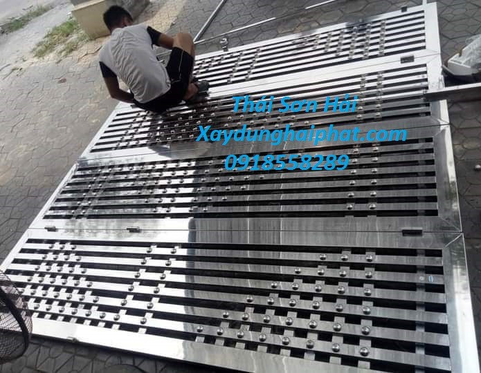 tho-lam-cua-inox-lam-cua-cong-sat-chuyen-nghiep-o-hn-5