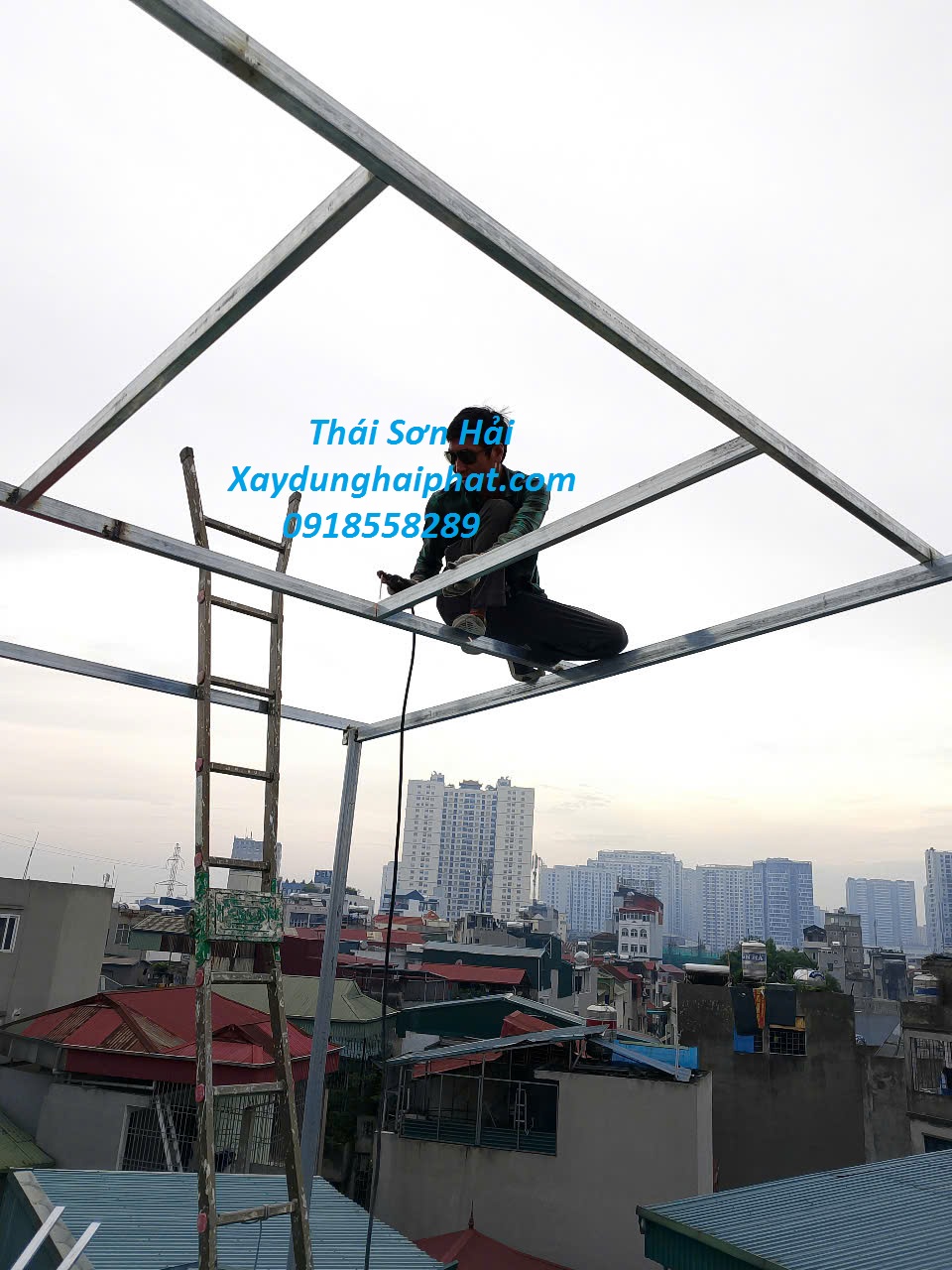 tho-lam-cua-sat-nha-dan-chuyen-lam-cua-sat-mai-ton-dep-Ha-Noi-2