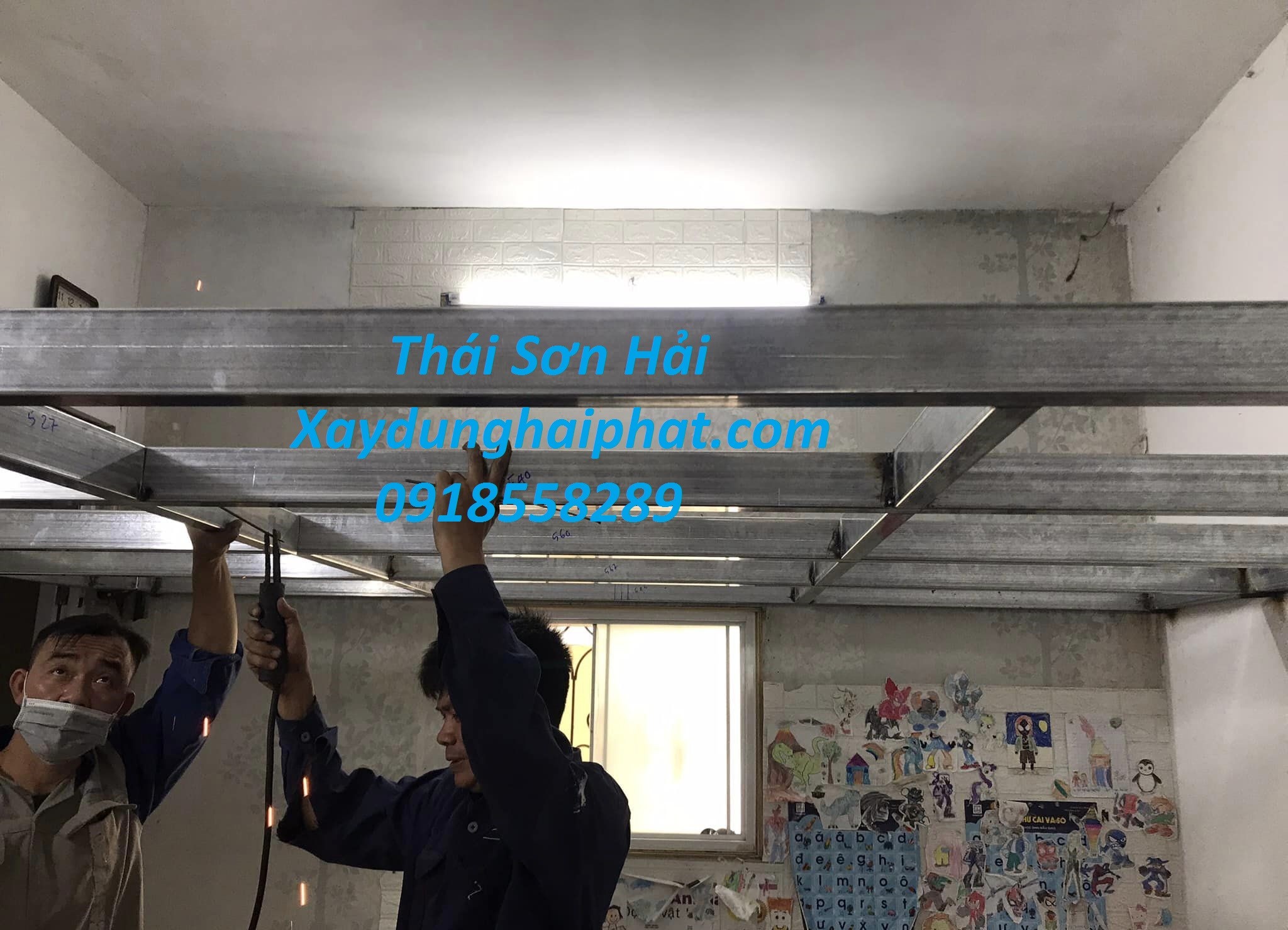 tho-lam-gac-xep-tai-ha-dong-chuyen-nhan-thi-cong-gac-xep-bang-sat-1