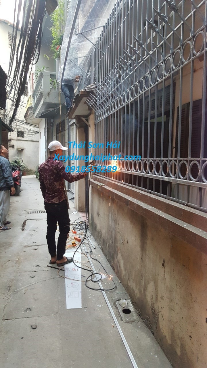 tho-lam-hang-rao-khung-sat-chuong-cop-ban-cong-lan-can-inox-4