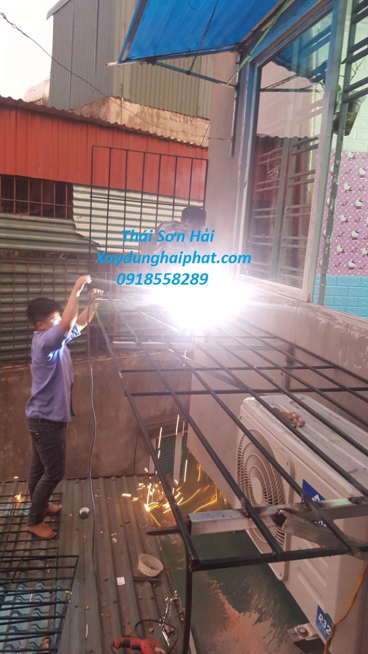 tho-lam-hang-rao-khung-sat-chuong-cop-ban-cong-lan-can-inox-5