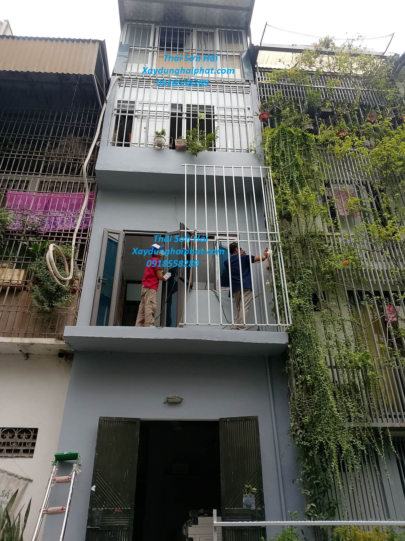 tho-lam-khung-sat-tan-noi-Ha-Noi-nhan-lamchuong-cop-ban-cong-tai-nha-3