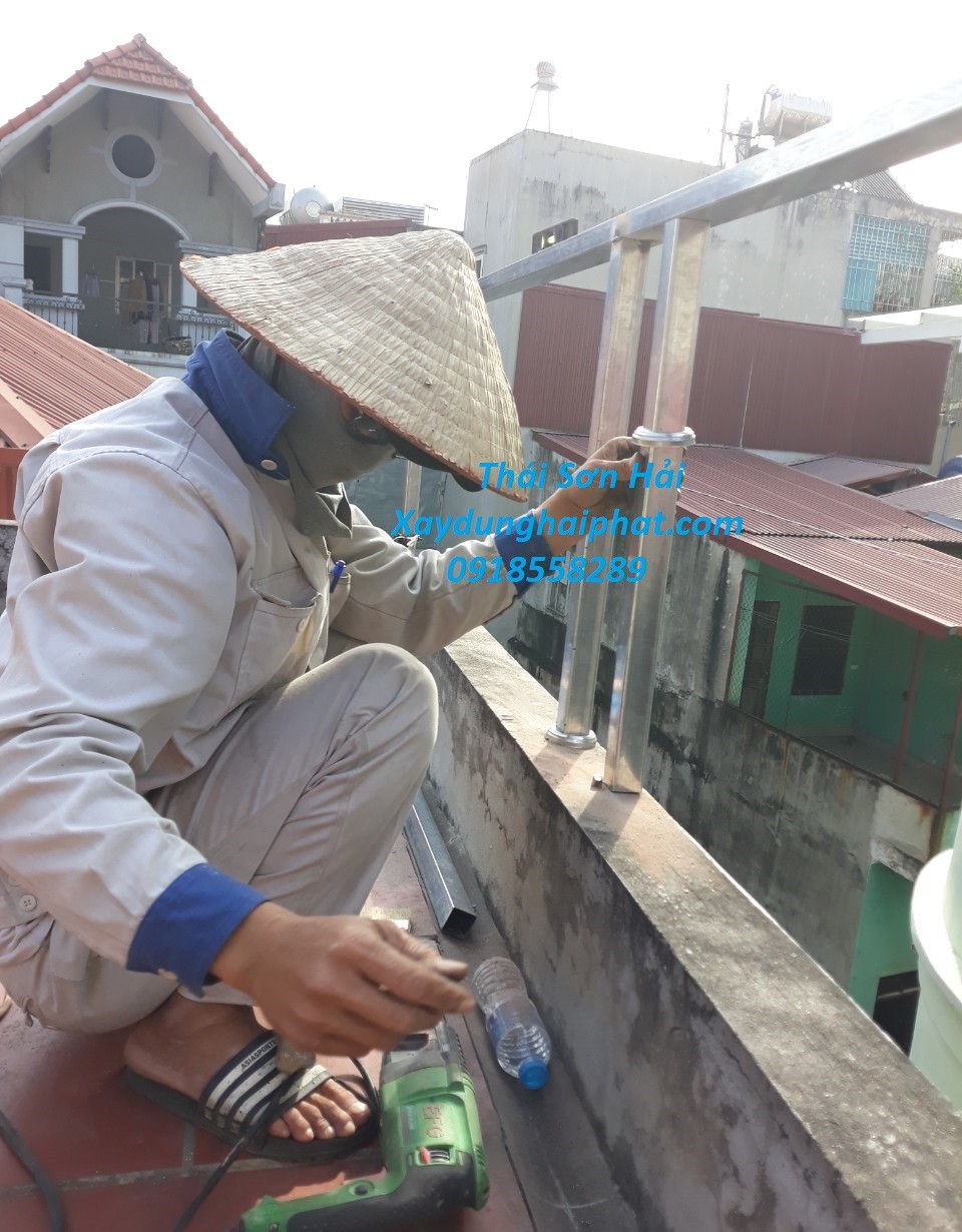 tho-lam-lan-can-ban-cong-lan-can-san-thuong-o-ha-noi-gia-re-2
