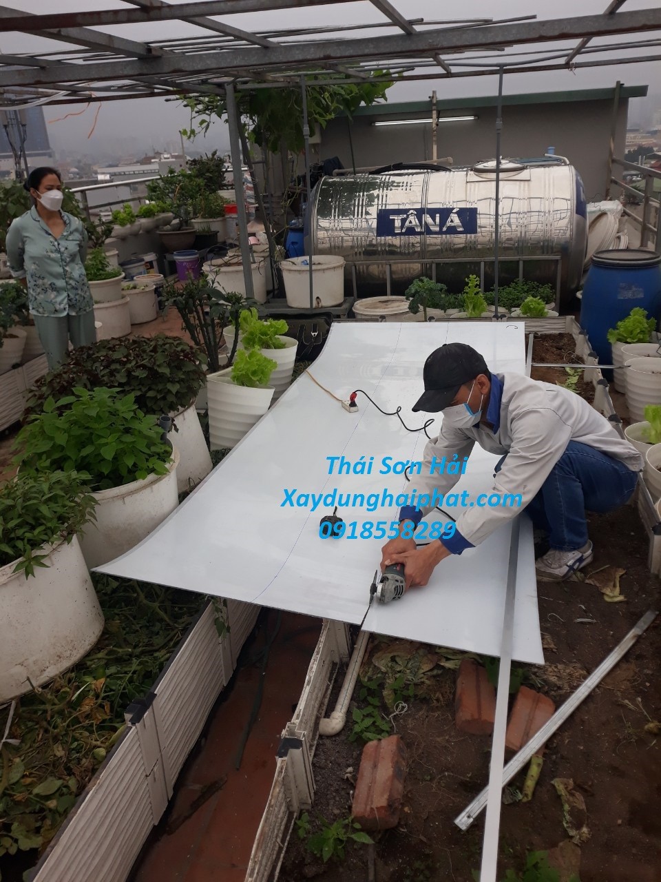 tho-lam-mai-nhua-poly-sua-chua-thay-mai-nhua-lay-sang-o-ha-noi-chuyen-nghiep-1