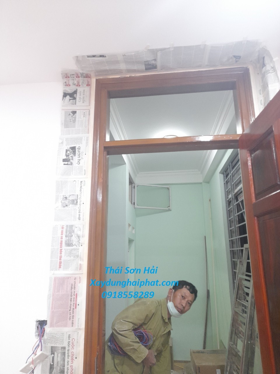 tho-moc-tai-ha-noi-nhan-phun-son-do-go-tai-nha-1