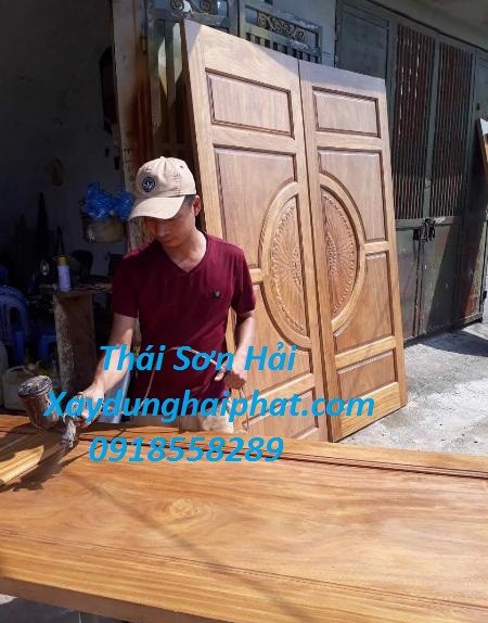 tho-moc-tai-ha-noi-nhan-phun-son-do-go-tai-nha-4