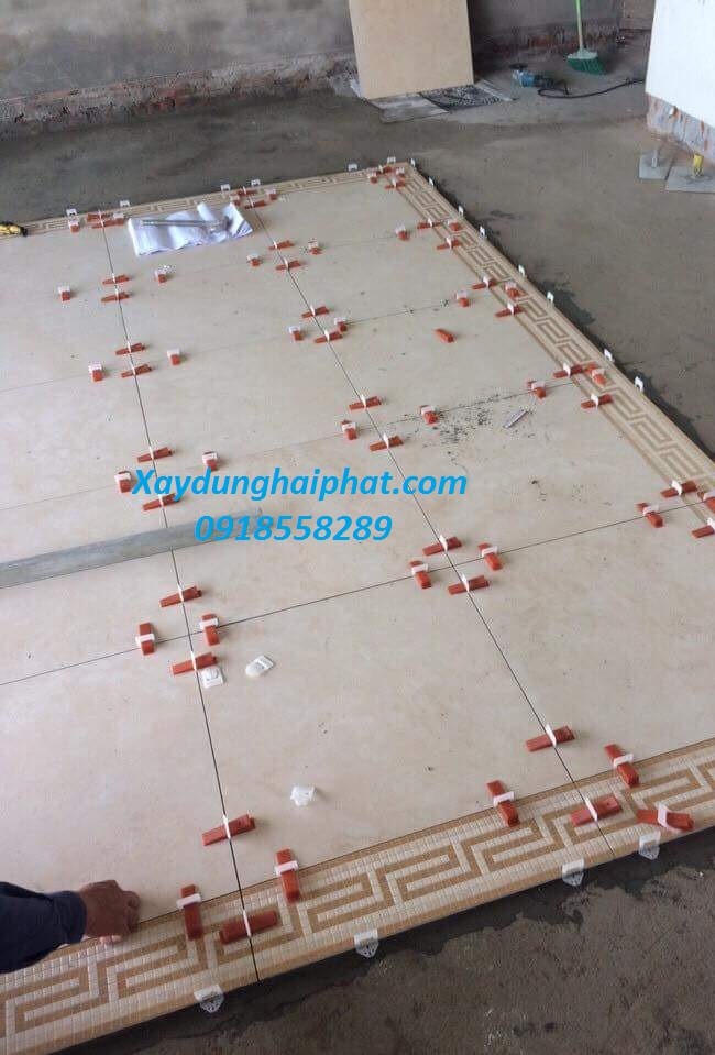 tho-op-lat-chuyen-nghiep-nhan-thi-cong-op-latgach-tai-hoan-kiem-5