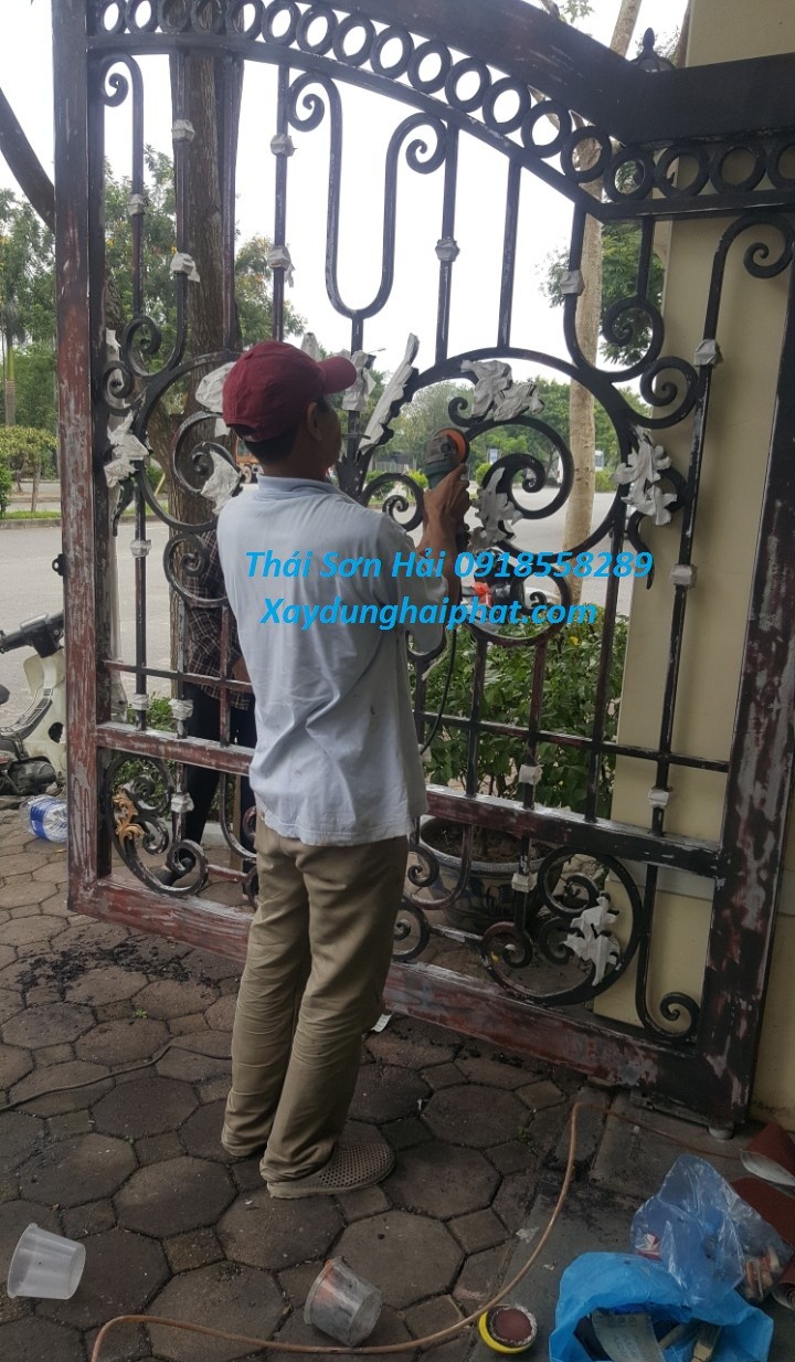 tho-son-cong-cua-hang-rao-sat-nhan-son-lai-cua-sat-o-ha-noi-gia-re-1
