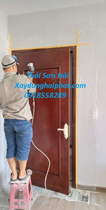 tho-son-cua-go-dep-son-do-go-tai-nha-o-ha-noi-1