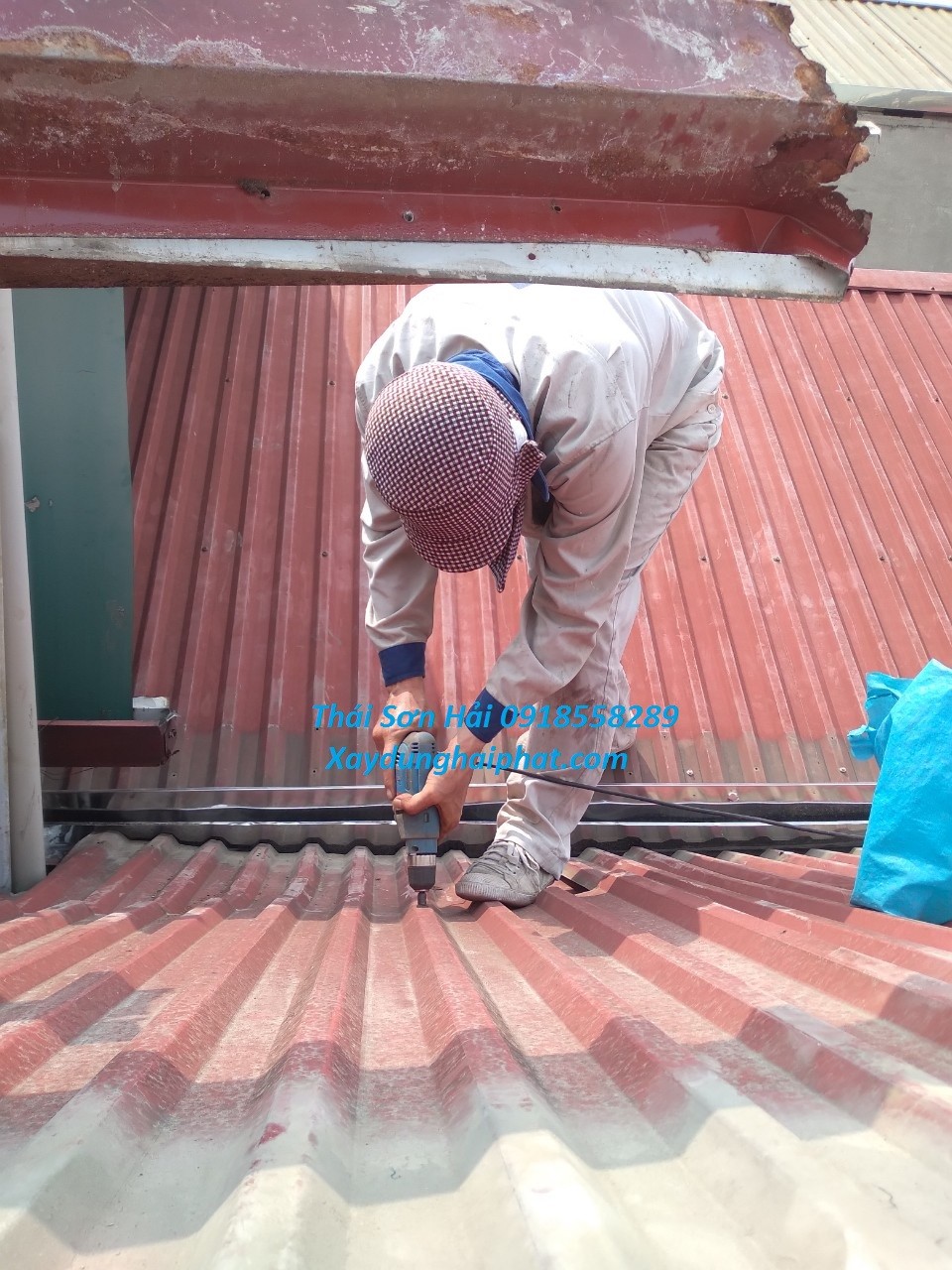 tho-thay-mang-xoi-inox-gia-cong-lap-dat-mang-xoi-tai-hn-2