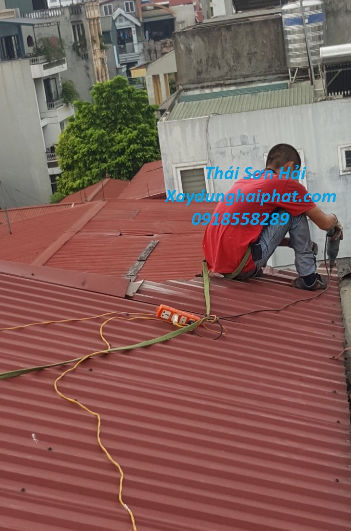 tho-thay-the-mai-ton-nhanh-gon-sua-chua-mai-ton-tai-hn-2