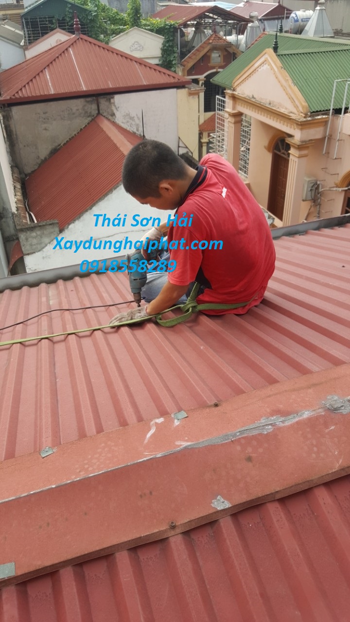 tho-thay-the-mai-ton-nhanh-gon-sua-chua-mai-ton-tai-hn-3