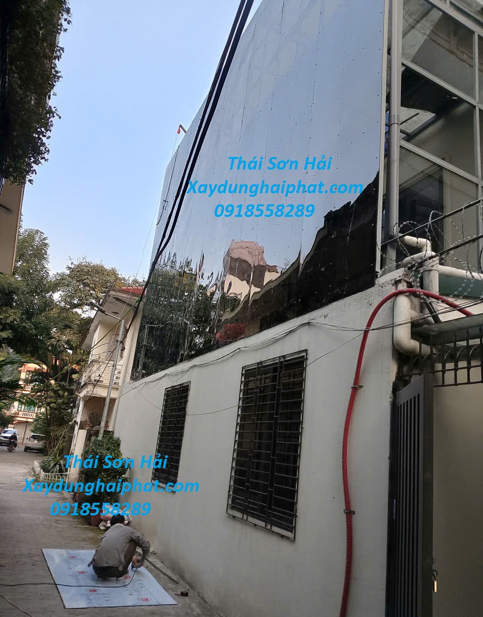 tho-thi-cong-mai-poly-tot-nhat-lam-mai-che-nhua-trong-suot-ben-dep-o-HN-2