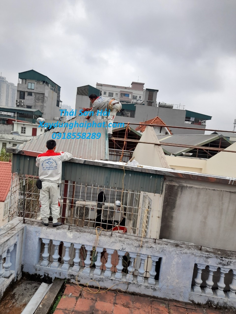 tho-thi-cong-mai-ton-lam-khung-thep-mai-ton-tai-dong-da-hn-2
