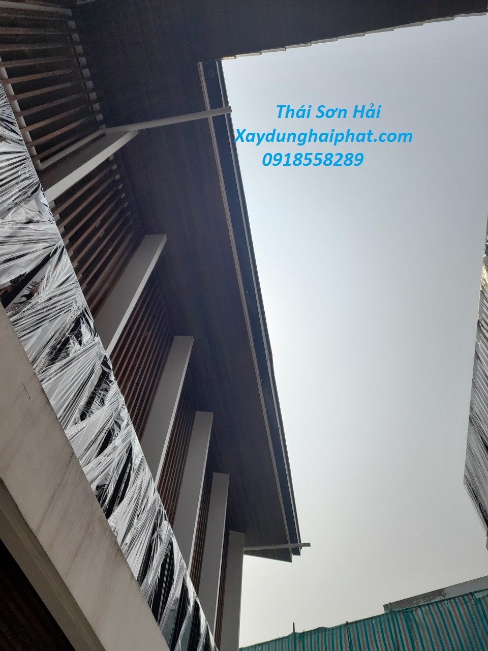 tho-thi-cong-mang-xoi-gioi-nhat-lam-mang-xoi-mai-ton-tron-goi-o-Ha-Noi-4