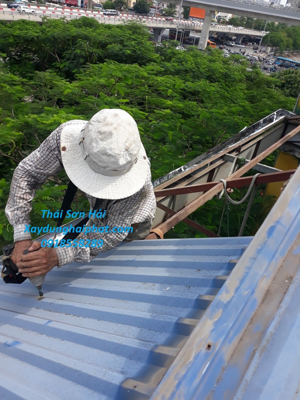 tho-thi-cong-mang-xoi-inox-thi-cong-mang-xoi-ton-thoat-nuoc-o-hn-1