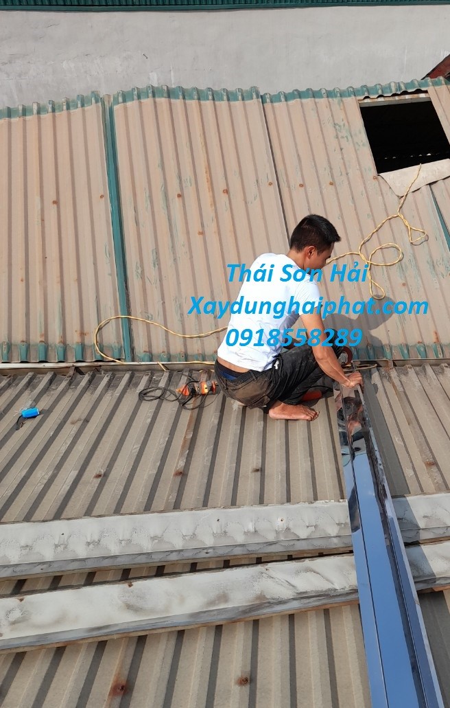 tho-thi-cong-mang-xoi-inox-thi-cong-mang-xoi-ton-thoat-nuoc-o-hn-3