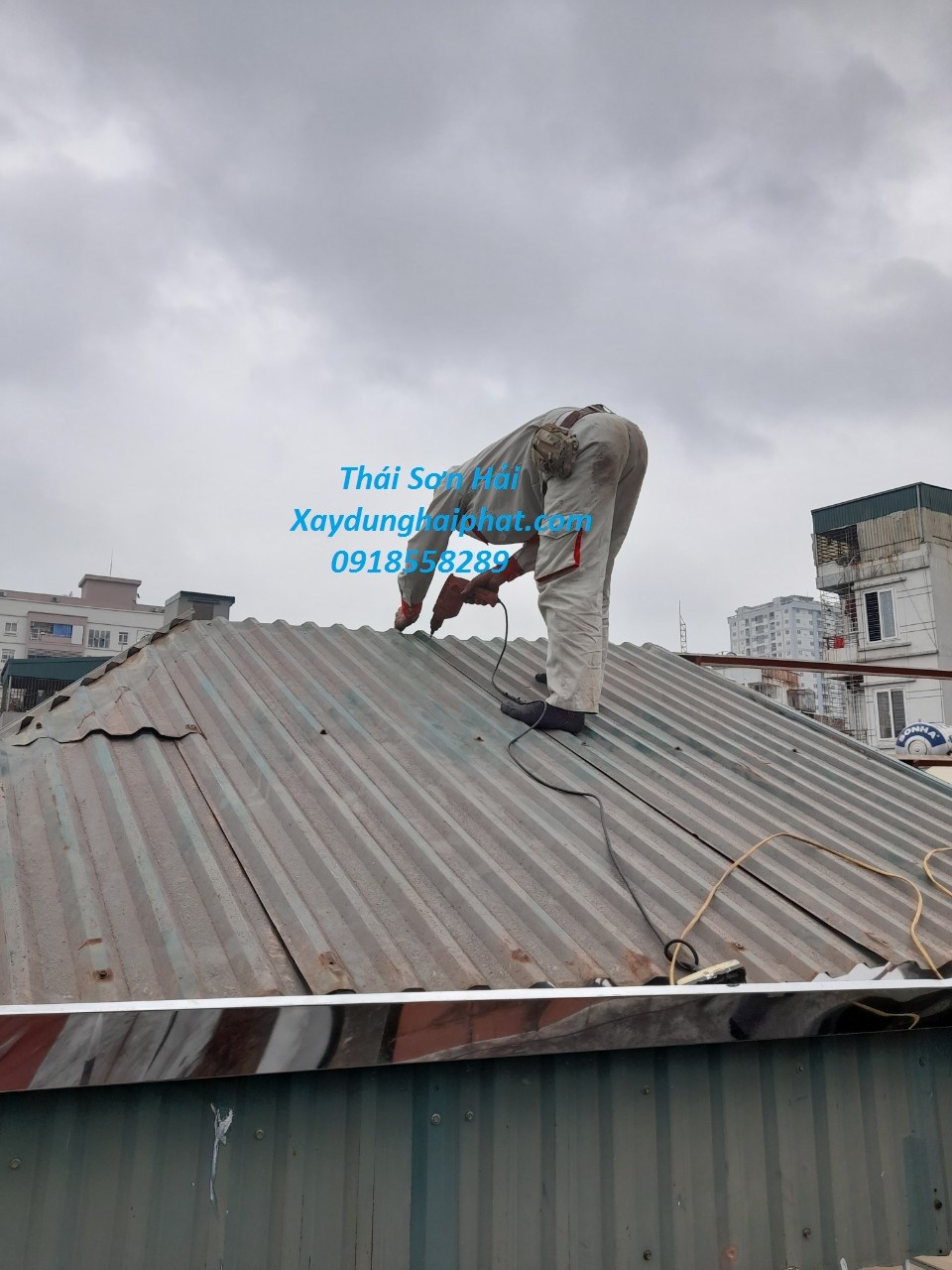 tho-thi-cong-thay-mai-ton-cu-hong-thi-cong-mai-ton-nha-dan-o-ha-noi-6