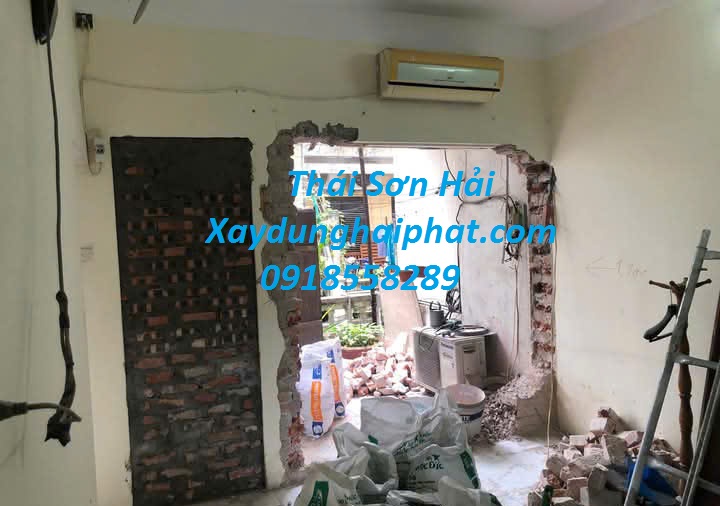 tho-xay-trat-tuong-cai-tao-nha-tap-the-cu-tai-Ha-Noi-4