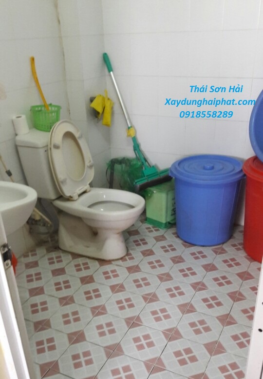 thue-tho-chong-tham-nha-tam-cu-xu-ly-tham-toilet-triet-de-o-HN-4