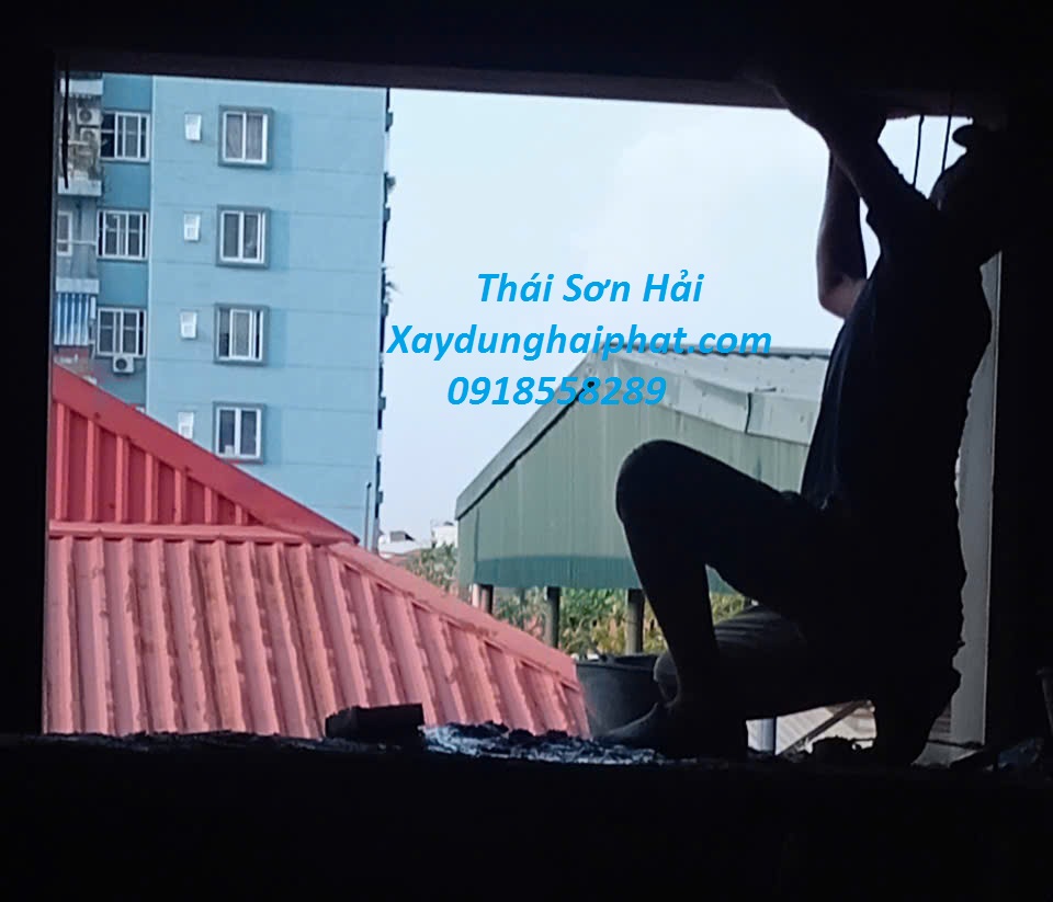 tim-don-vi-coi-noi-nha-xay-tuong-tren-ban-cong-tai-Hoang-Mai-HN-4