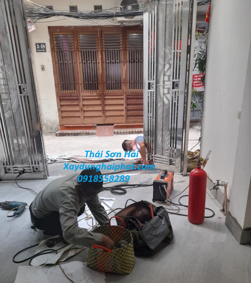tim-noi-lam-cua-sat-khung-bao-ve-cua-sat-dep-o-HN-1