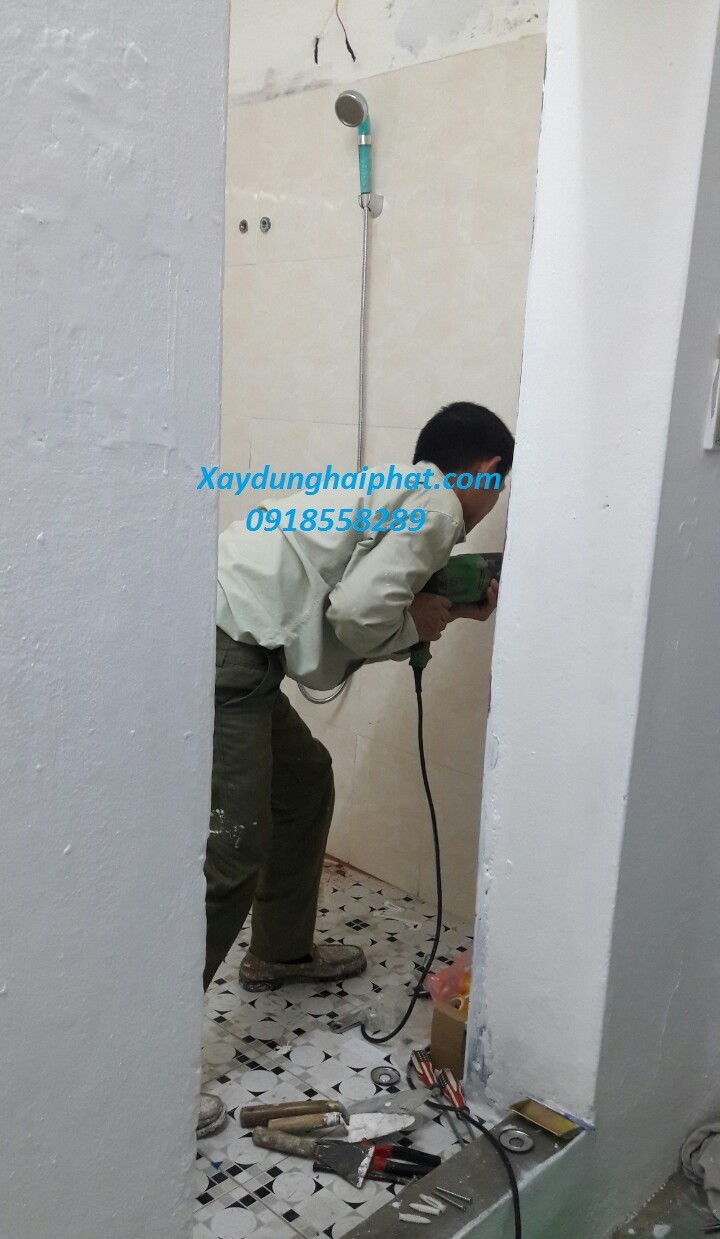 tim-tho-chong-tham-toilet-sua-chua-chong-tham-o-thanh-xuan-