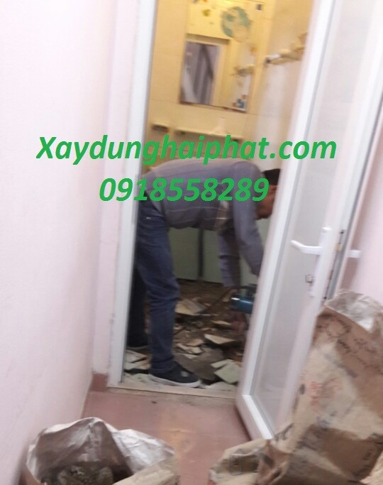 xu-ly-chong-tham-toilet-triet-de-bang-chat-chong-tham-ct11a-1
