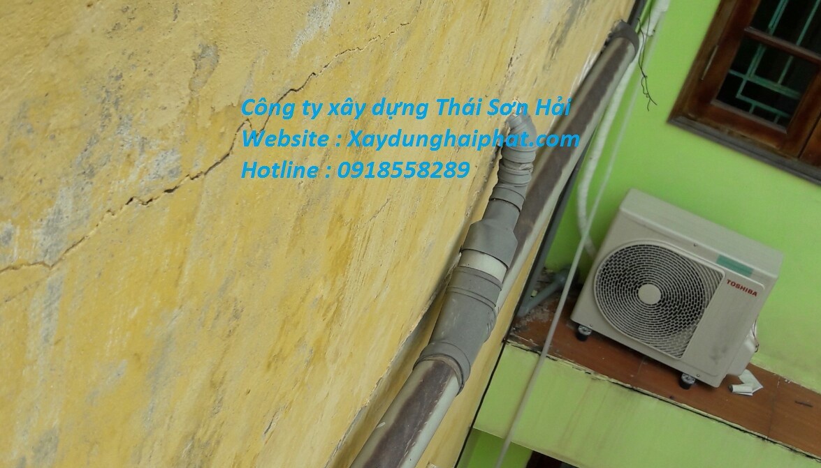 xu-ly-mai-be-tong-bi-nut-sua-tuong-nut-tan-goc-tai-quan-hoang-mai-1