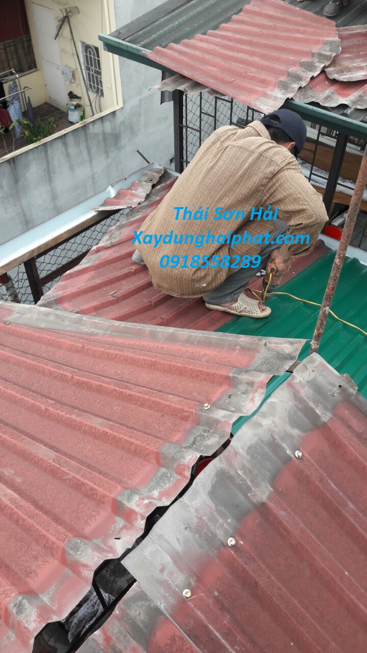 xu-ly-mai-ton-bi-dot-nuoc-chong-dot-mai-ton-gia-re-o-HN-5