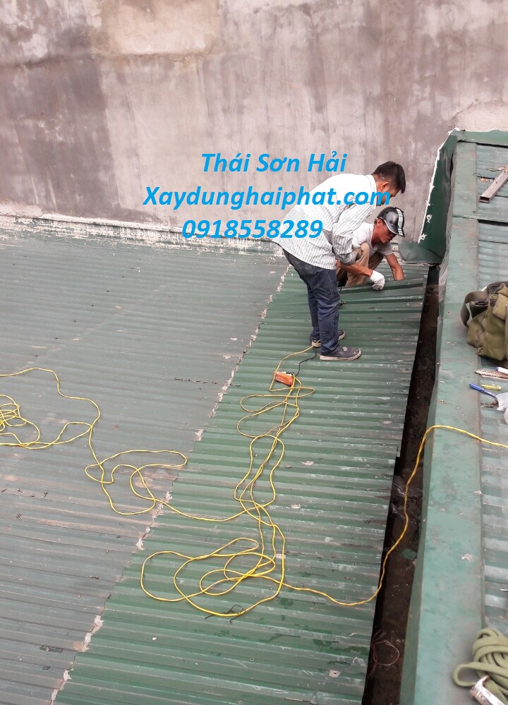 xu-ly-mai-ton-bi-dot-nuoc-chong-dot-mai-ton-gia-re-o-HN-7