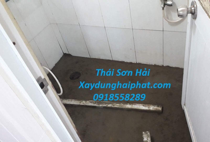 xu-ly-tham-nuoc-san-nha-ve-sinh-chong-tham-nha-tam-cu-tai-thanh-tri-hn-2
