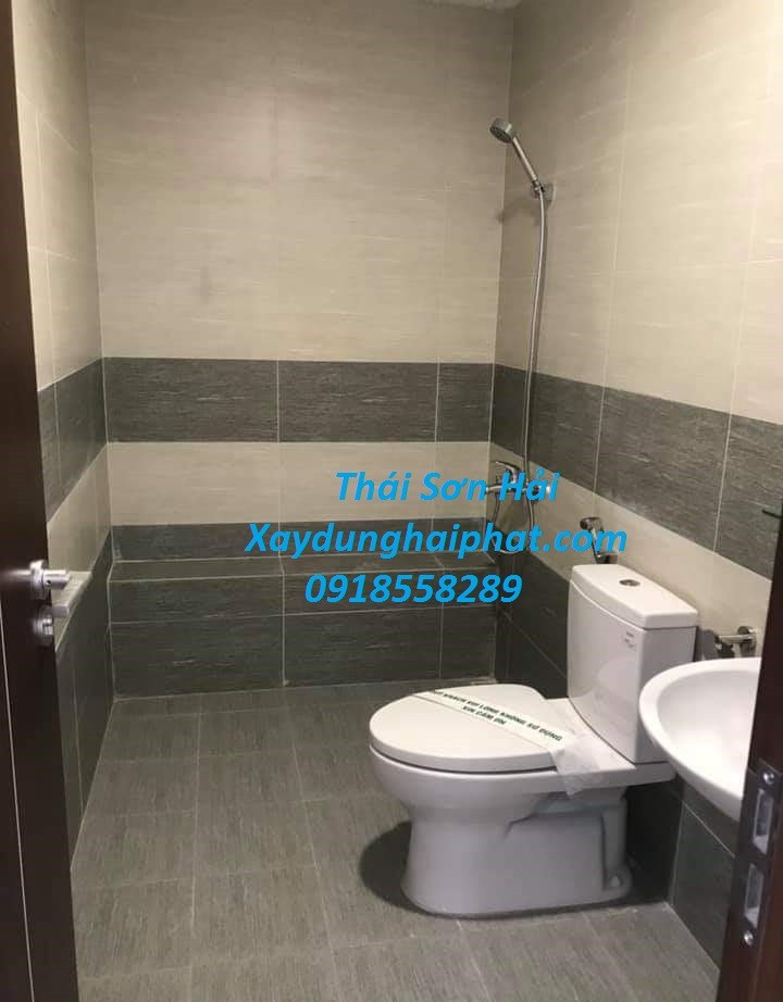 xu-ly-tham-nuoc-san-toilet-chong-tham-san-nha-ve-sinh-o-ha-noi-2